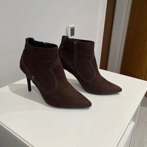 Elegant Brown Suede Heeled Boots